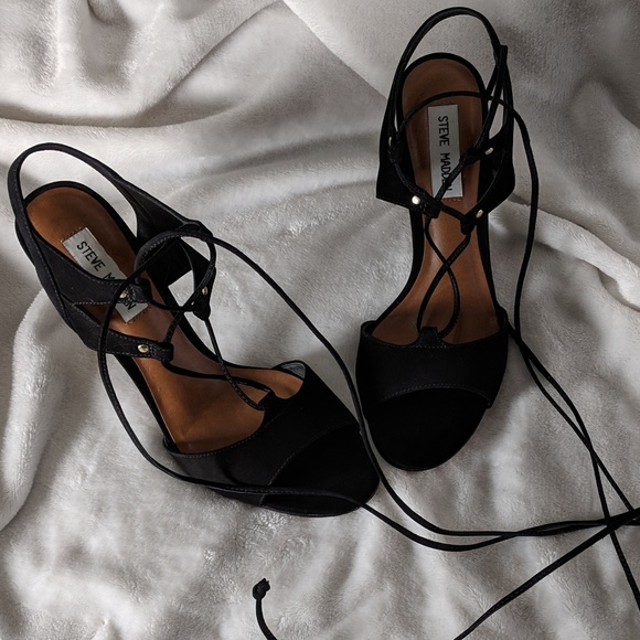2/$15!! Steve Madden tie-up heels - Picture 8 of 8
